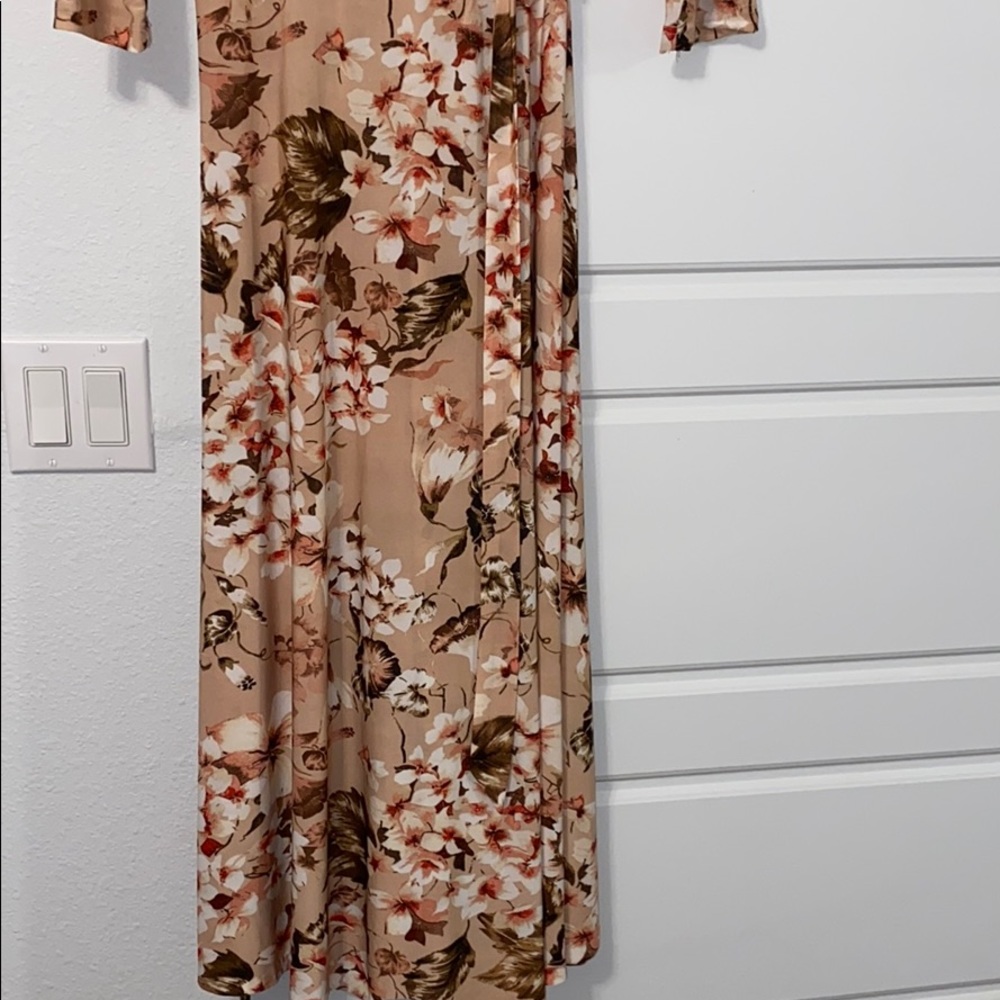 Long flowy dress - Picture 2 of 3